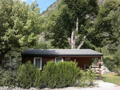 Camping La Cascade : Guest accommodation near Villard-Reymond