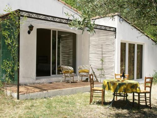 Maison De Vacances - Vergèze : Guest accommodation near Beauvoisin