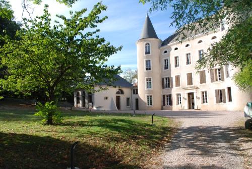 Gîtes Chateau Bel Aspect : Guest accommodation near Ricaud