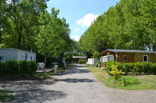Camping La Loire Fleurie : Guest accommodation near Bois-de-Céné