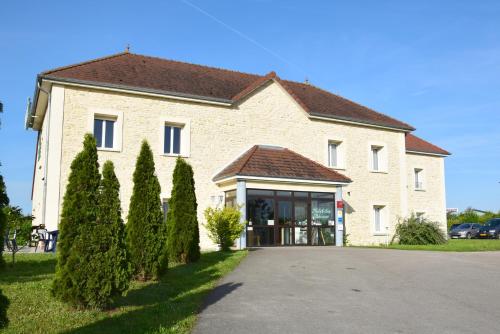 Logis Des Sources : Hotel near Charmont-sous-Barbuise