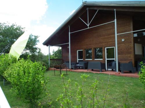 Team Holiday - Camping Domaine Vallée du Tarn : Guest accommodation near La Serre