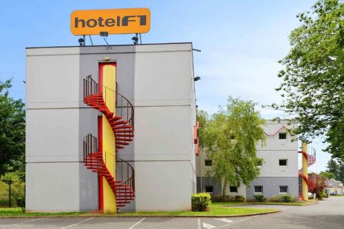 HotelF1 Moulins Sud : Hotel near Bresnay