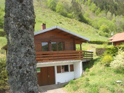 Chalet Les Jonquilles : Guest accommodation near Rochesson