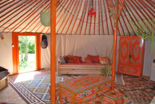 Chambre à Part- La Yourte : Guest accommodation near Vitry-Laché