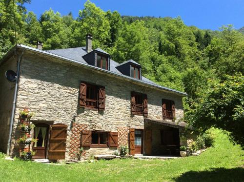 Les 3 Ours : Guest accommodation near Couflens
