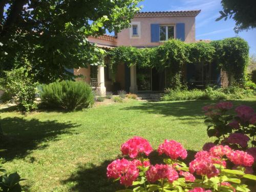 Le Nid Des Alpilles : Bed and Breakfast near Fontvieille