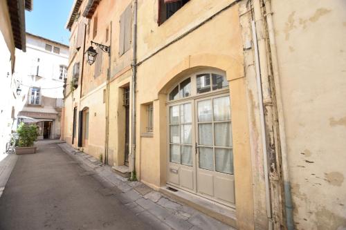Guesthouse Favorin - Les Maisons de Vincent : Guest accommodation near Arles