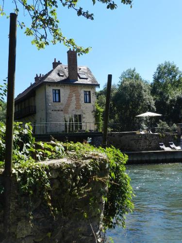 Moulin de la Chevriere : Bed and Breakfast near Thilouze