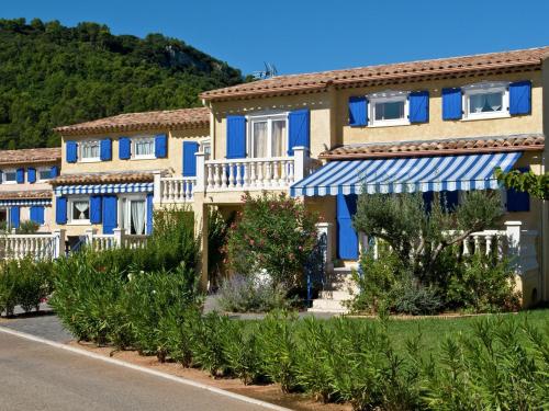 Holiday Home Le Clos Des Oliviers 2 : Guest accommodation near Taradeau