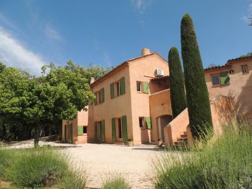 Les Chênes Verts : Guest accommodation near Peyrolles-en-Provence