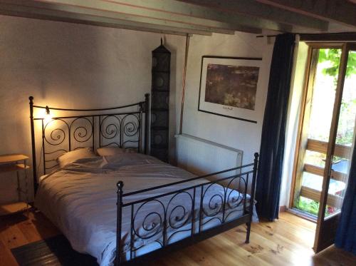 Les deux arches : Bed and Breakfast near Sauveterre