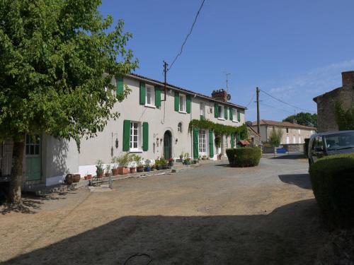 La Revaudiere : Bed and Breakfast near Clessé