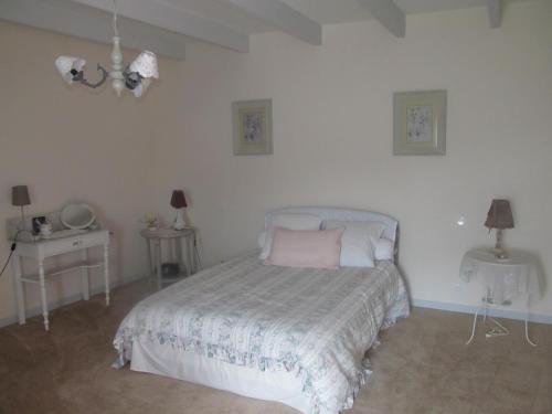 2, le Porzou : Bed and Breakfast near Yvias