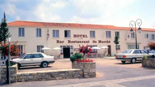 Hôtel du Marché : Hotel near Saint-Urbain