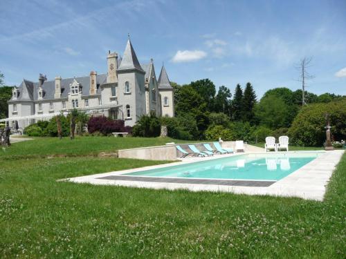 Château de KERVOAZEC : Bed and Breakfast near Saint-Goazec