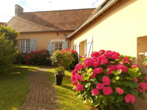 CATHERINE & DOMINIQUE : Bed and Breakfast near Verneil-le-Chétif
