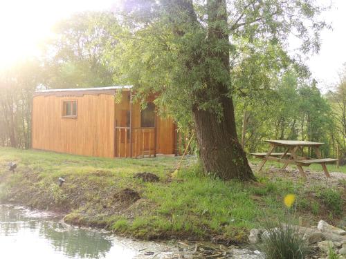 Les roulottes de Cambonis : Guest accommodation near Canals
