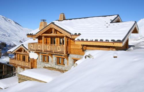 Odalys Chalet Leslie Alpen : Guest accommodation near Mont-de-Lans