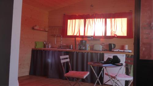 La cabane perchée du faucon : Guest accommodation near Bernac-Debat