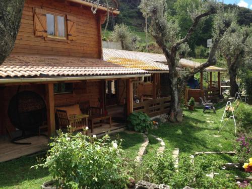 Le Chalet de Valentine & Laurent : Guest accommodation near Cargiaca