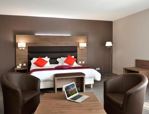 QUALYS-HOTEL Orléans Parc Hotel : Hotel near Loigny-la-Bataille