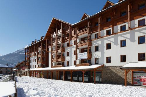 Résidence Néméa L'Aigle Bleu : Guest accommodation near Briançon