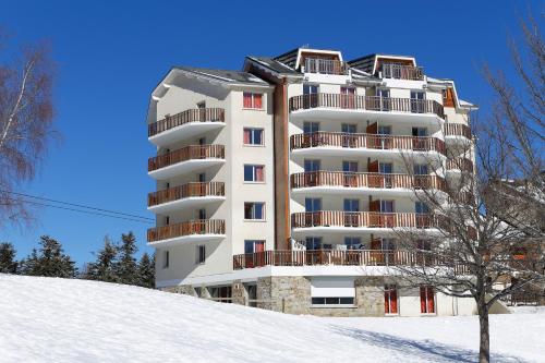 Résidence Néméa Les Balcons d'Ax : Guest accommodation near Mérens-les-Vals