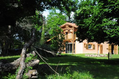 Le Chêne Couché : Bed and Breakfast near Arengosse