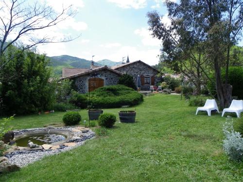 Le Cabanon : Bed and Breakfast near Mayres