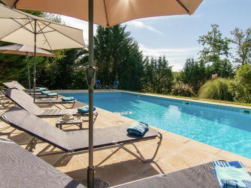 Villa La Piniere 10P : Guest accommodation near Saint-Julien-de-Lampon