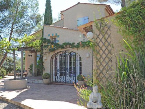 Holiday home Lei Roucas : Guest accommodation near Valensole