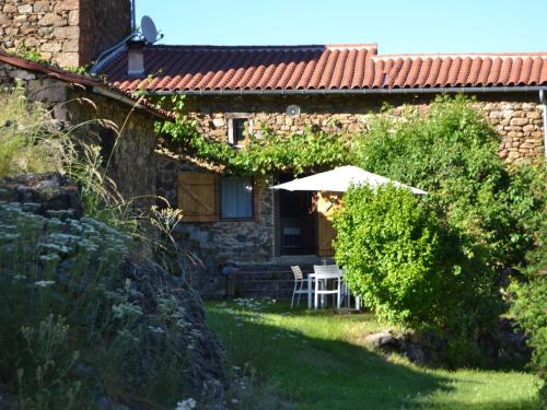 Le Pradal : Guest accommodation near La Besseyre-Saint-Mary