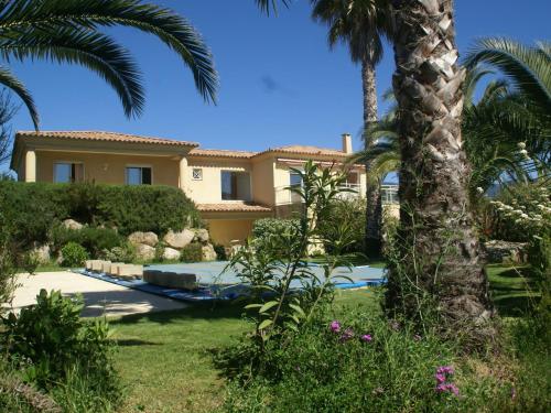 Villa Jaune : Guest accommodation near Sari-d'Orcino