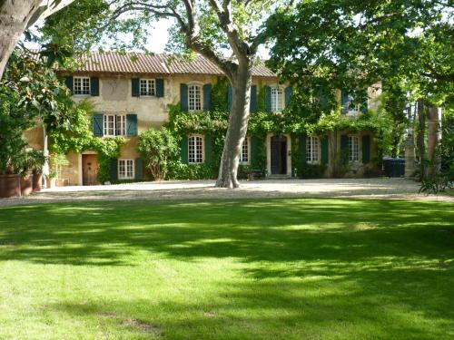 Domaine de Rhodes B&B : Bed and Breakfast near Sorgues