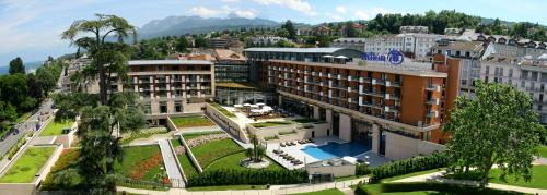 Hilton Evian Les Bains : Hotel near Féternes
