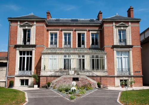Maison M Troyes : Bed and Breakfast near Saint-Julien-les-Villas