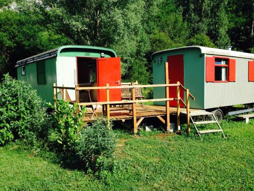 Roulottes/pipowagen 2/6 personen : Guest accommodation near Lanzac