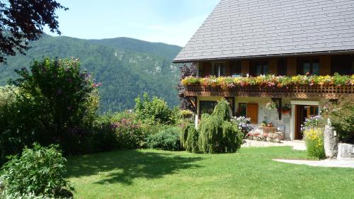 Le Fraisy Location de Vacances : Guest accommodation near Nâves-Parmelan