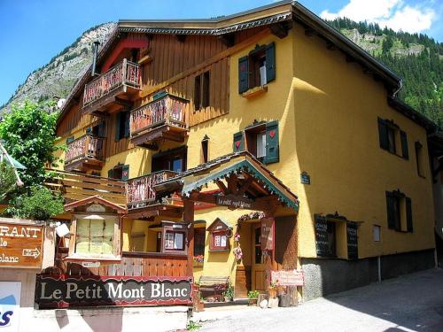 Chalet Le Petit Mont Blanc : Apartment near Pralognan-la-Vanoise