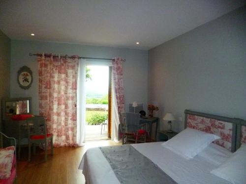 Chambre d'Hotes Le Ponsonnet : Bed and Breakfast near Aubin