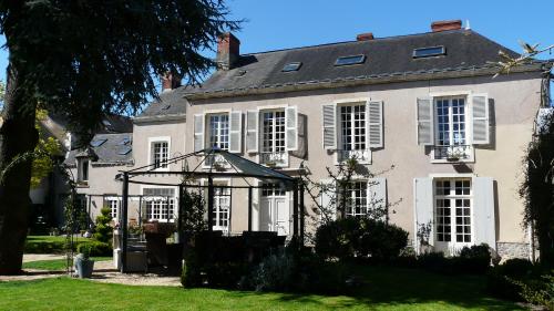 5 Grande Rue : Bed and Breakfast near Coulongé