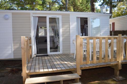 Le Bois Masson Mobile Homes : Guest accommodation near Saint-Urbain