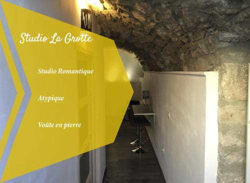 La Grotte : Apartment near Valaurie