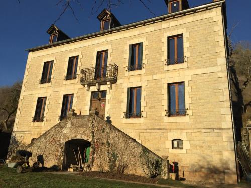 Aux Berges du Coubisou : Bed and Breakfast near Estaing