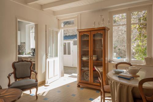 Traditional fisherman cottage : Guest accommodation near Les Loges