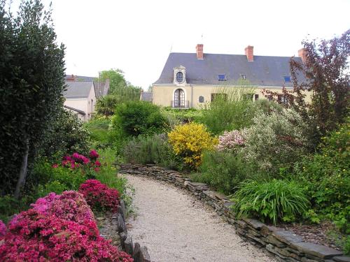 La Maison de Nicolas au Clos des Guibouleraies : Bed and Breakfast near Vritz