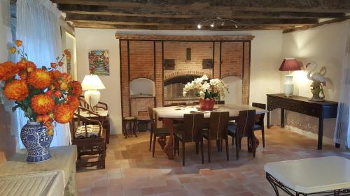 Maison Carre : Guest accommodation near Ajat