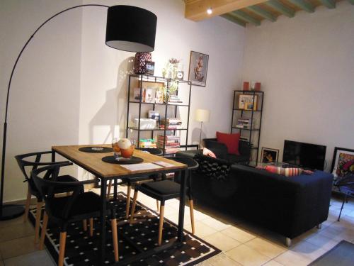 Appartement Arles Centre Historique : Apartment near Fourques