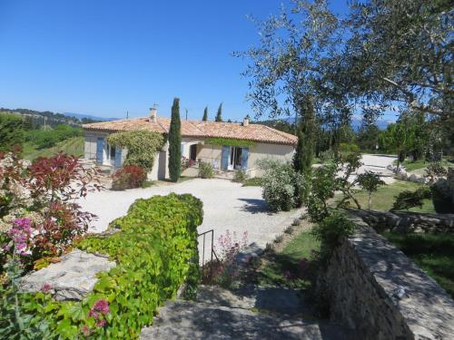Cerise en Provence : Guest accommodation near Malemort-du-Comtat